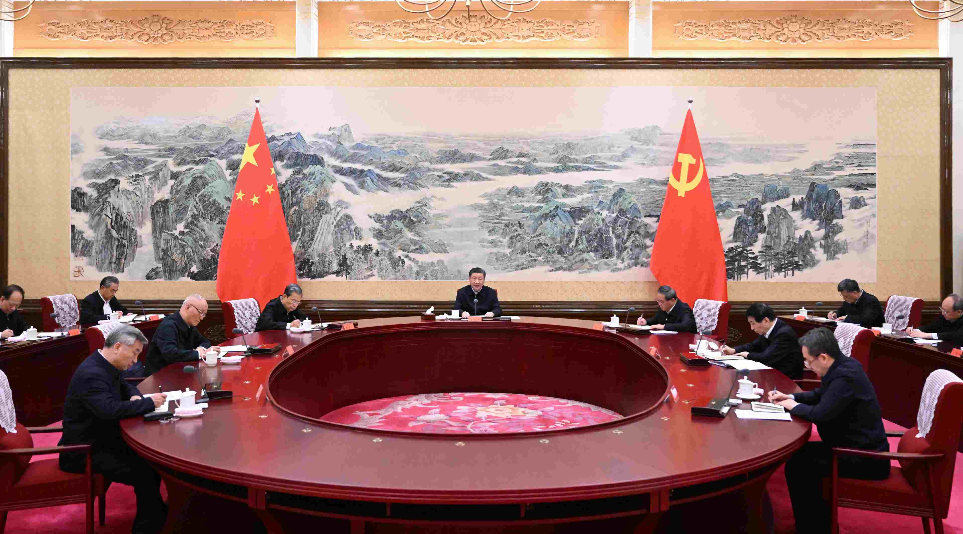 2023年12月21日至22日，中共中央政治局召開學習貫徹習近平新時代中國特色社會主義思想主題教育專題民主生活會，中共中央總書記習近平主持會議并發(fā)表重要講話。