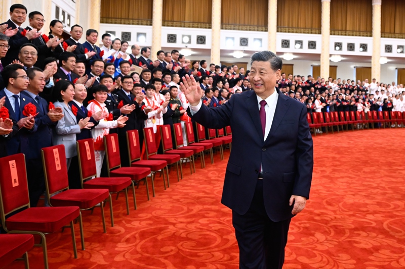 2022年4月8日，北京冬奧會(huì)、冬殘奧會(huì)總結(jié)表彰大會(huì)前，習(xí)近平總書記會(huì)見(jiàn)北京冬奧會(huì)、冬殘奧會(huì)突出貢獻(xiàn)集體代表、突出貢獻(xiàn)個(gè)人和中國(guó)體育代表團(tuán)成員。