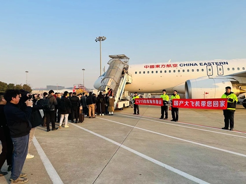 2024春運(yùn)第一天，東航4架C919大飛機(jī)全部投入商業(yè)運(yùn)營。東航供圖