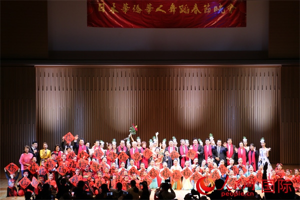 演職人員與嘉賓合影。人民網(wǎng) 許可攝
