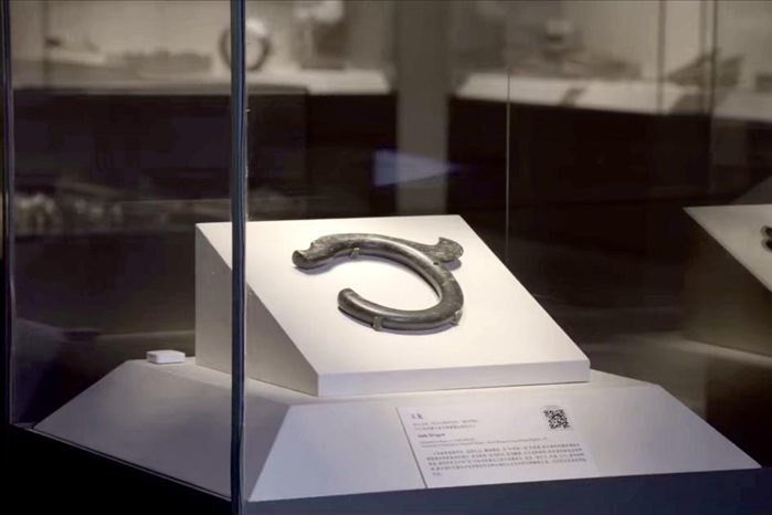 中國(guó)國(guó)家博物館內(nèi)展出的C形玉龍。