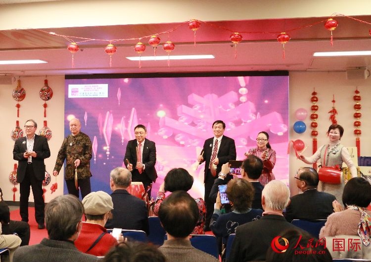 打擊樂合奏《春節(jié)序曲》。人民網(wǎng) 許可攝