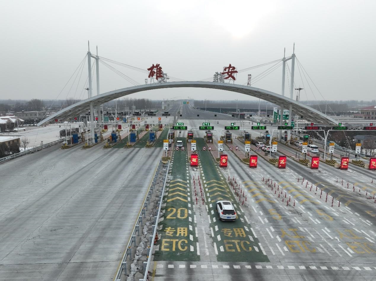 京雄高速全線正式實現(xiàn)通車運營。人民網(wǎng)記者 李兆民攝