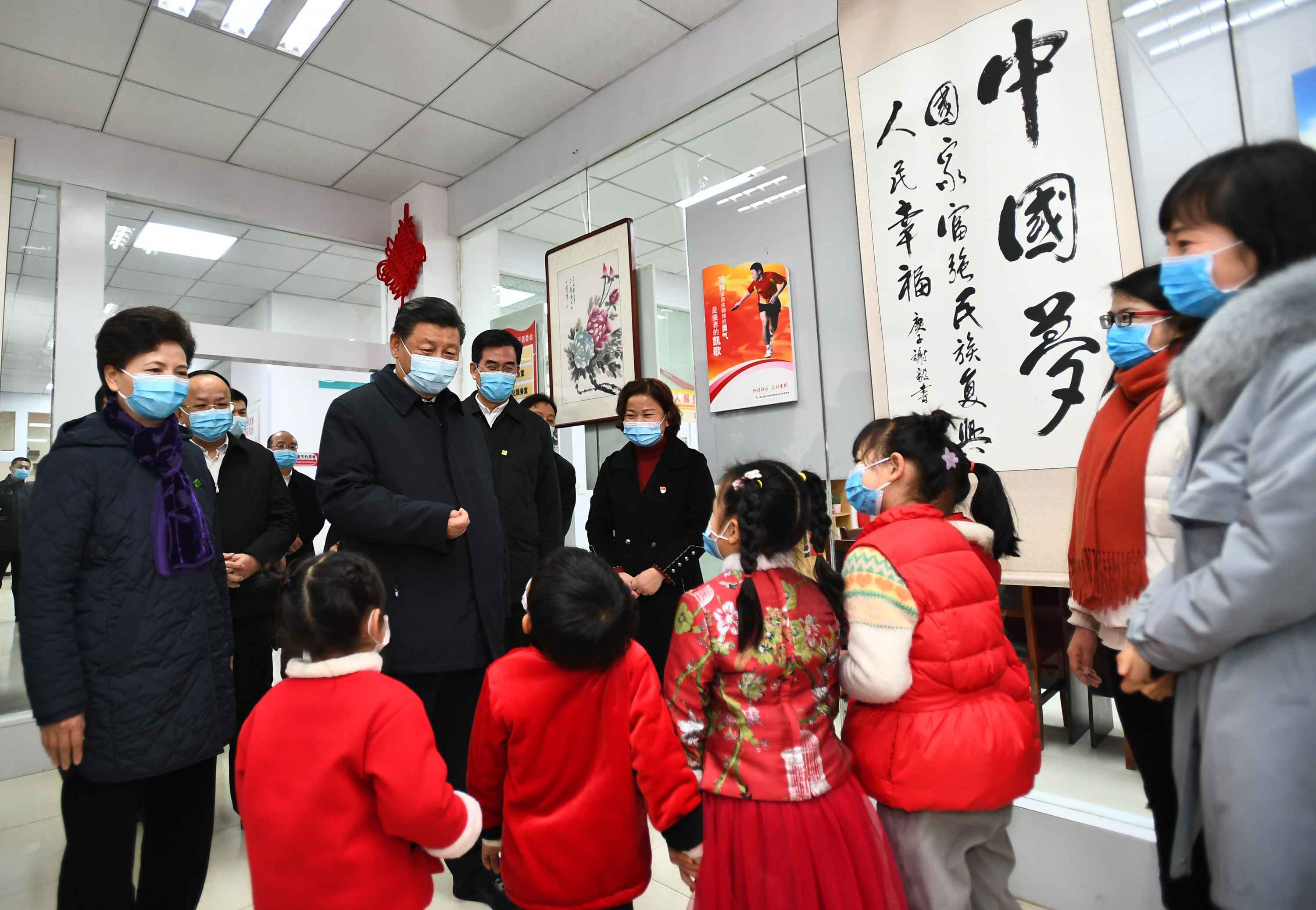 △ 2021年2月4日下午，習(xí)近平在貴陽(yáng)市觀山湖區(qū)金陽(yáng)街道金元社區(qū)，看望慰問(wèn)社區(qū)居民。