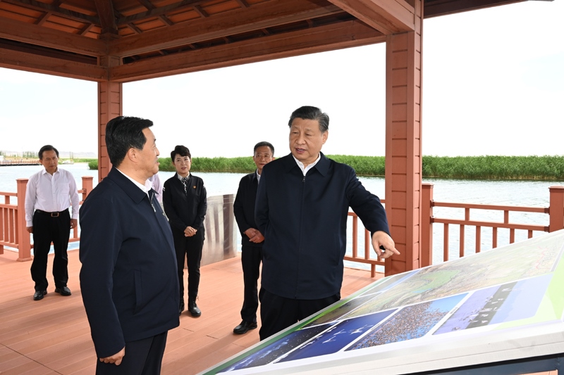 2023年6月5日，習(xí)近平總書記在內(nèi)蒙古自治區(qū)巴彥淖爾市烏梁素海考察。