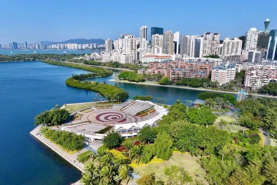 △1月24日，廈門(mén)筼筜湖白鷺洲公園及周邊城市景觀。