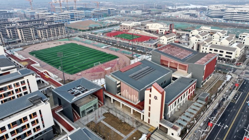 北京四中雄安校區(qū)和雄安史家胡同小學(xué)（2月6日攝，無人機(jī)照片）。新華社記者 牟宇 攝
