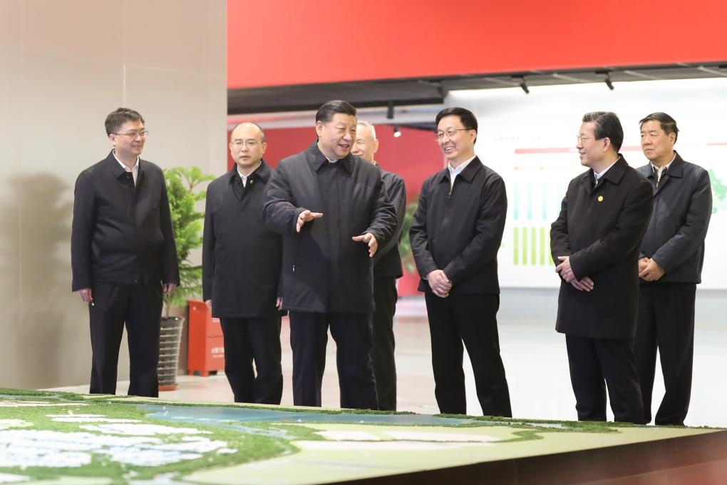 2019年1月16日上午，習(xí)近平總書記在河北雄安新區(qū)規(guī)劃展示中心，仔細(xì)聽取新區(qū)總體規(guī)劃、政策體系及建設(shè)情況介紹。新華社記者 鞠鵬 攝