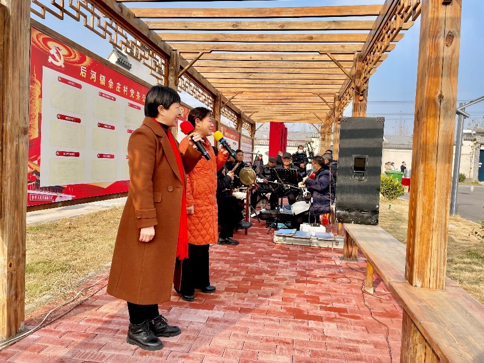 河南安陽內(nèi)黃縣余莊村村民們正排練元宵節(jié)晚會節(jié)目。受訪者供圖