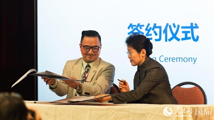 山東省圖書館與舊金山公共圖書館簽署合作協(xié)議。