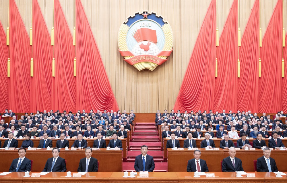 3月10日上午，中國人民政治協(xié)商會(huì)議第十四屆全國委員會(huì)第二次會(huì)議在北京人民大會(huì)堂閉幕。這是習(xí)近平、李強(qiáng)、趙樂際、蔡奇、丁薛祥、李希、韓正在主席臺(tái)就座。王滬寧主持閉幕會(huì)。