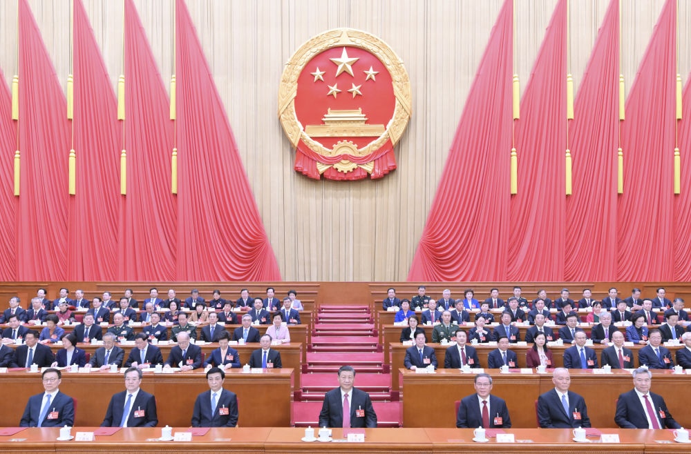 3月11日，第十四屆全國人民代表大會(huì)第二次會(huì)議在北京人民大會(huì)堂閉幕。黨和國家領(lǐng)導(dǎo)人習(xí)近平、李強(qiáng)、王滬寧、蔡奇、丁薛祥、李希、韓正等在主席臺(tái)就座。趙樂際主持閉幕會(huì)。