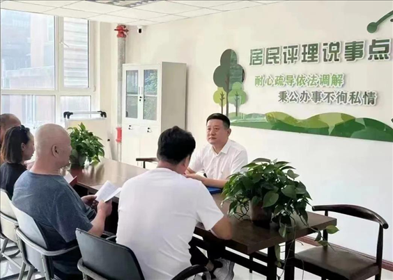 村（居）民評理說事點(diǎn)調(diào)解矛盾糾紛。遼寧省司法廳供圖