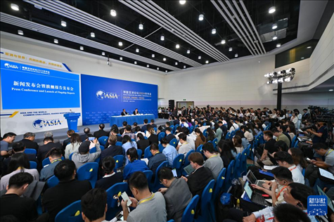 這是3月26日拍攝的博鰲亞洲論壇2024年年會(huì)新聞發(fā)布會(huì)現(xiàn)場(chǎng)。新華社記者 郭程 攝