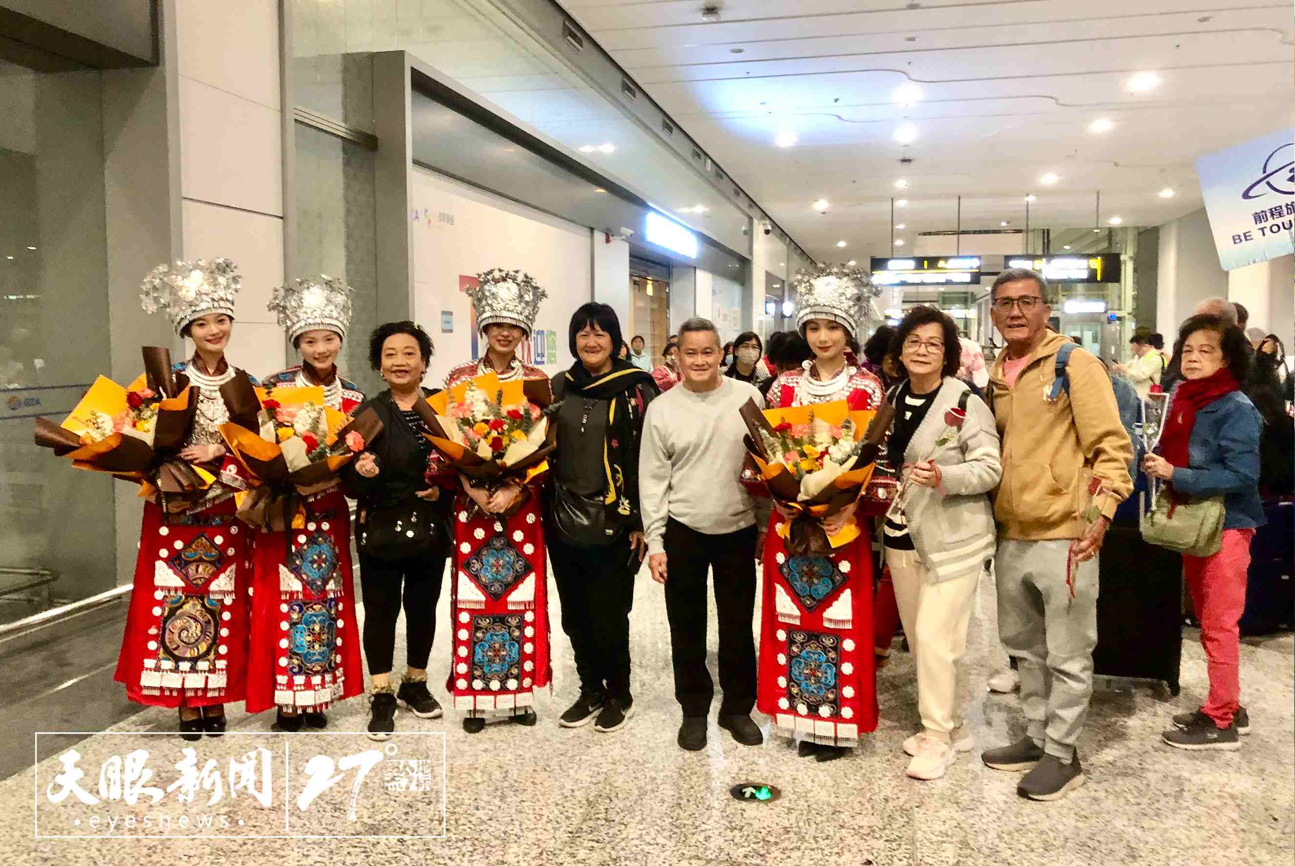 首個(gè)來黔旅游馬來西亞包機(jī)團(tuán)抵達(dá)。（圖/劉立超）