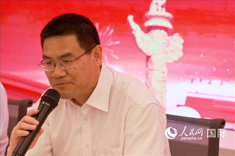 北京海外聯(lián)誼會會長楊晉柏在座談會上致辭。人民網(wǎng)記者 陳海琪攝
