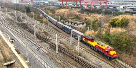 全國(guó)鐵路實(shí)行新的貨物列車(chē)運(yùn)行圖。國(guó)鐵集團(tuán)供圖