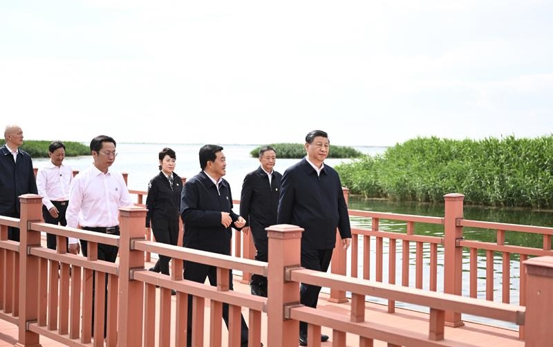 △2023年6月5日，習(xí)近平總書記在烏梁素?？疾臁? width=