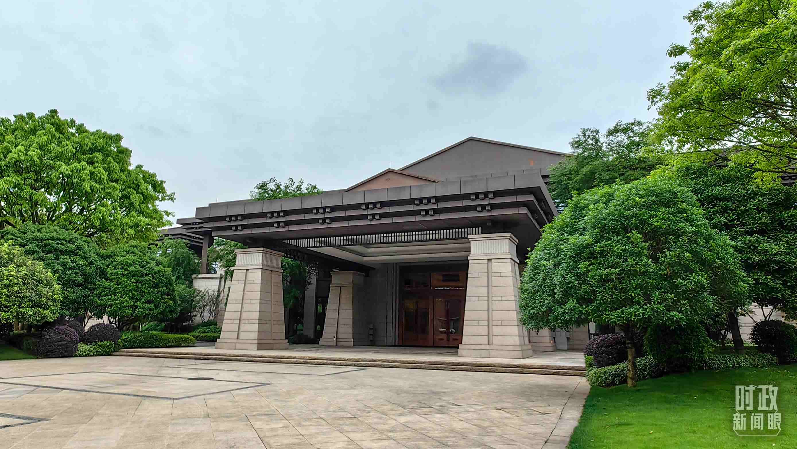 △重慶市渝州賓館，新時代推動西部大開發(fā)座談會在這里召開。（總臺央視記者段德文拍攝）