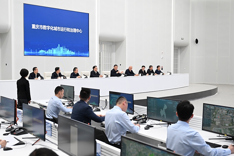 4月23日，習(xí)近平總書記在重慶市數(shù)字化城市運(yùn)行和治理中心考察。