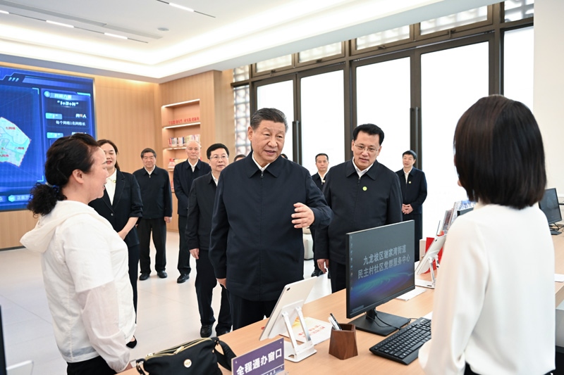 2024年4月22日下午，習(xí)近平總書(shū)記在重慶市九龍坡區(qū)謝家灣街道民主村社區(qū)考察。