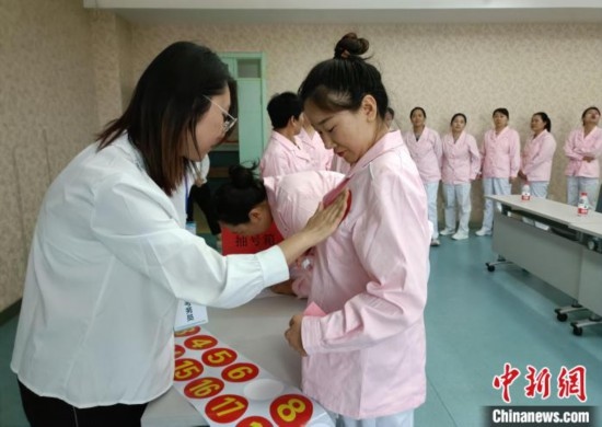 寧夏開展全國孤殘兒童護(hù)理員高級技師、技師職業(yè)技能等級認(rèn)定工作。寧夏民政廳 供圖