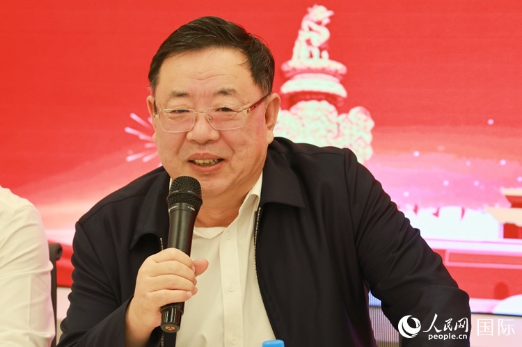 山東省泰安市委書記、市人大常委會主任楊洪濤在座談會上致辭。人民網(wǎng)記者 陳海琪攝