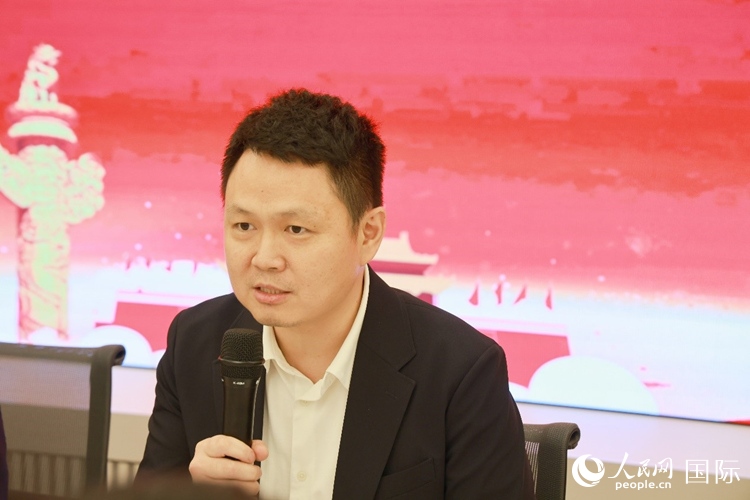 中國駐里約熱內(nèi)盧總領(lǐng)館副總領(lǐng)事王尉育在座談會上致辭。人民網(wǎng)記者 陳海琪攝