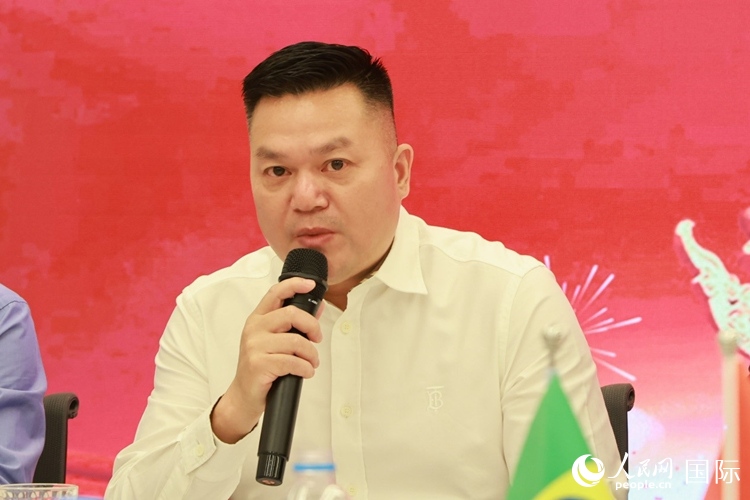 巴西和統(tǒng)會會長張小春在座談會上致辭。人民網(wǎng)記者 陳海琪攝