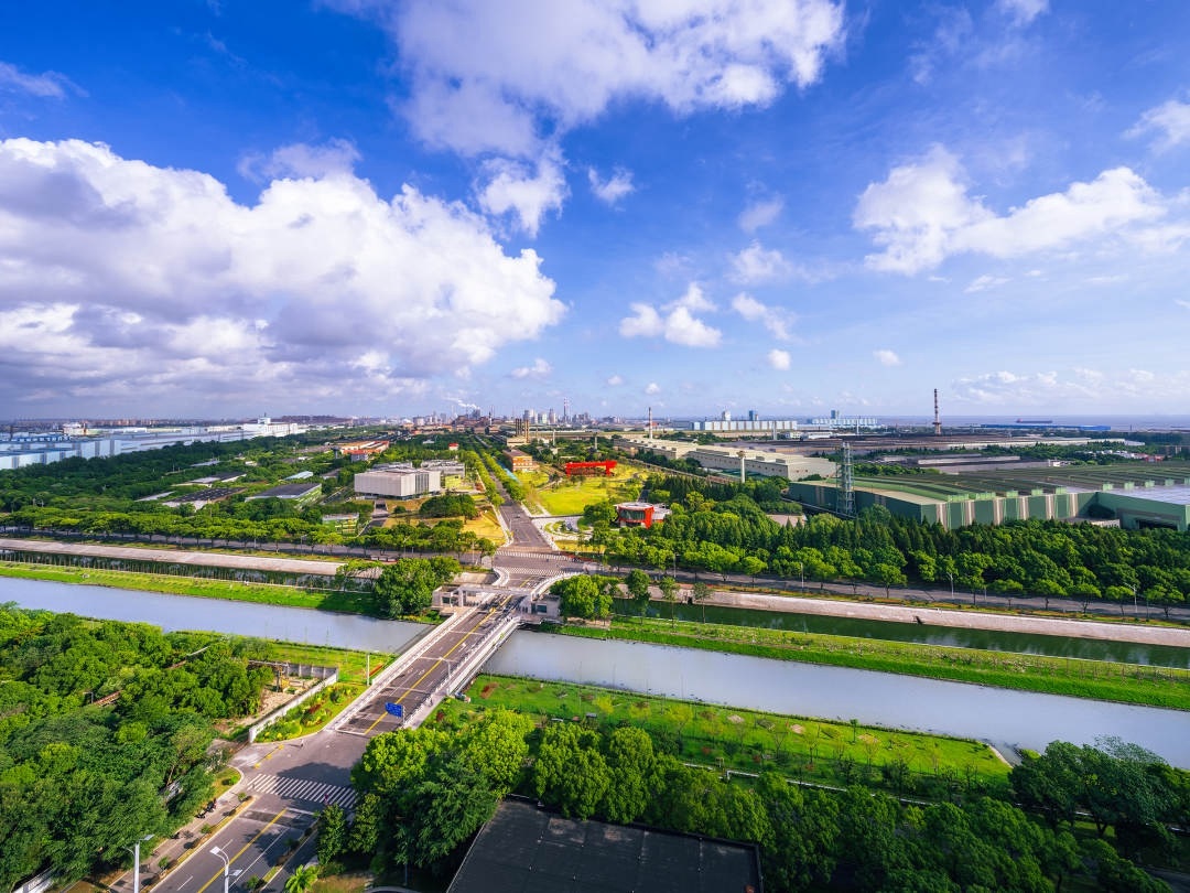 位于長江口的上海寶鋼廠區(qū)，有生態(tài)花園工廠的美譽(yù)。劉繼鳴攝
