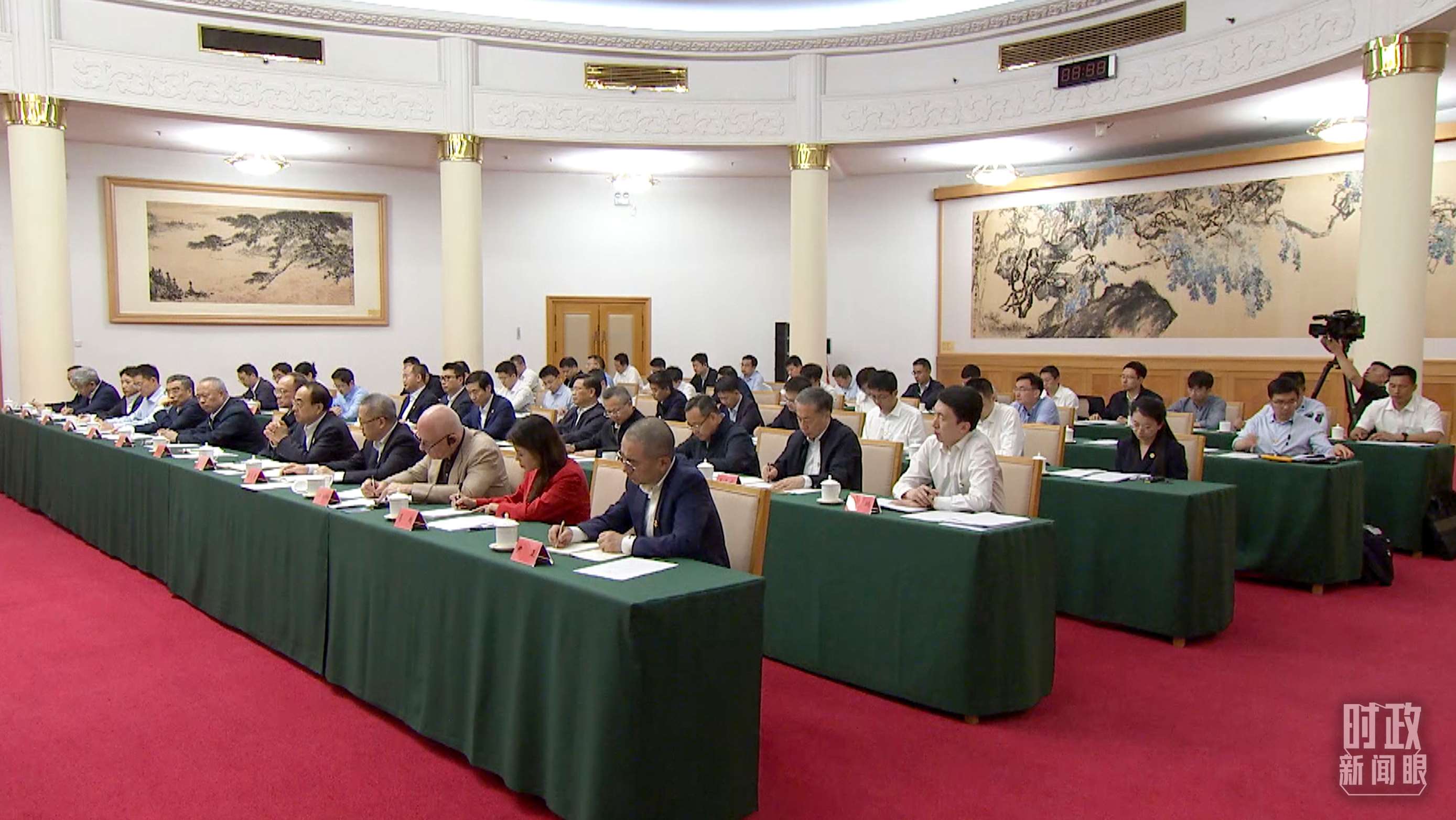 企業(yè)和專家座談會現(xiàn)場。