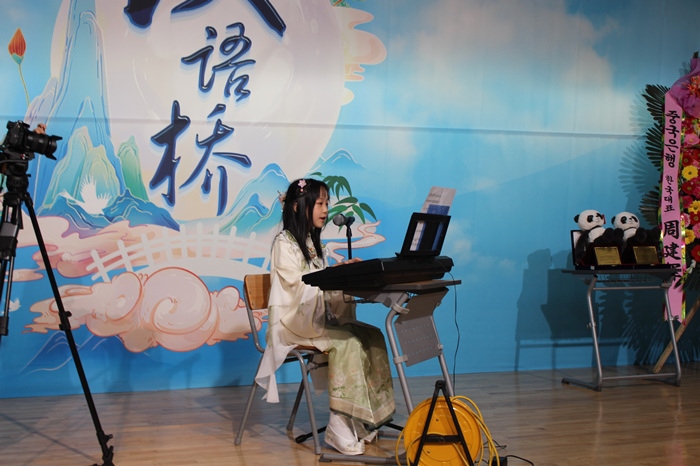 參賽選手在比賽中進行中華才藝展示。