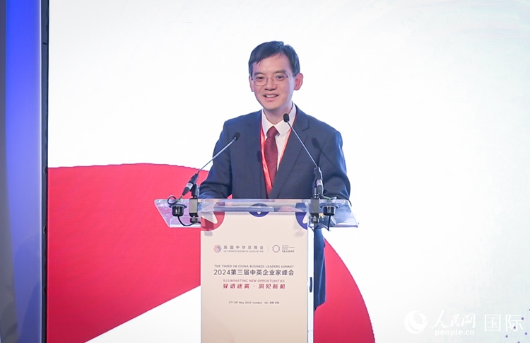 英國(guó)中國(guó)商會(huì)會(huì)長(zhǎng)、中國(guó)銀行倫敦分行行長(zhǎng)方文建致辭。人民網(wǎng) 郭錦標(biāo)攝