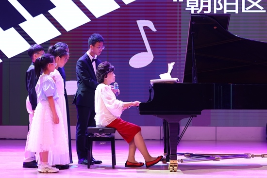 鮑蕙蕎擔(dān)任指導(dǎo)。通過(guò)專(zhuān)家的點(diǎn)評(píng)