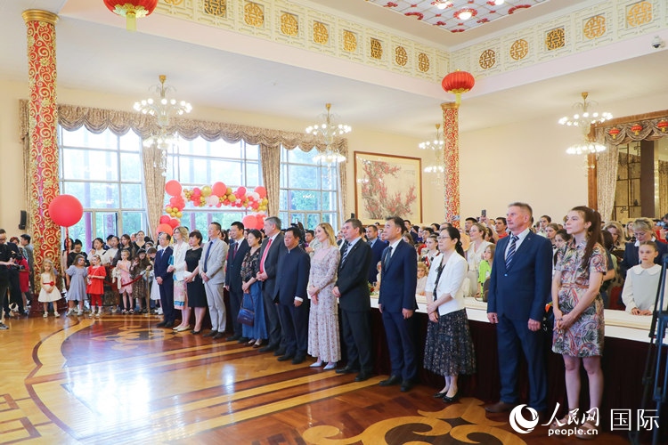 中國(guó)駐俄羅斯使館“六·一”兒童節(jié)大型招待會(huì)活動(dòng)現(xiàn)場(chǎng)。人民網(wǎng)記者 隋鑫攝