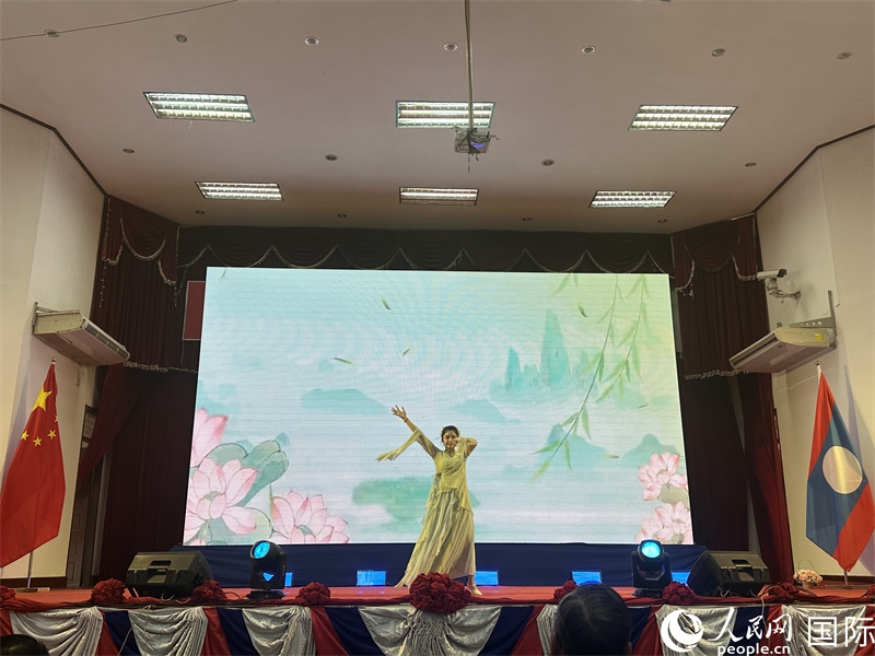 圖片：老撾選手參加第二十三屆漢語橋世界大學(xué)生中文比賽老撾賽區(qū)決賽。孫廣勇攝
