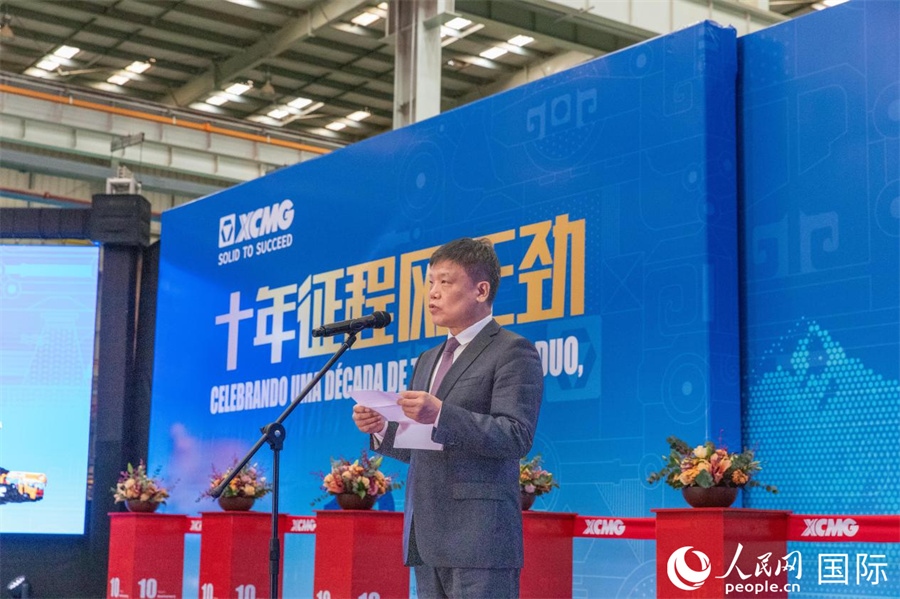 中國貿促會駐巴西代表處總代表郭英會在致辭中表示，過去十年，中巴經貿關系迅猛發(fā)展，數百家中國企業(yè)進入巴西，投資巴西，為巴西的經濟建設貢獻中國企業(yè)的力量。 人民日報社拉美中心分社 威廉·科埃略·維亞納攝