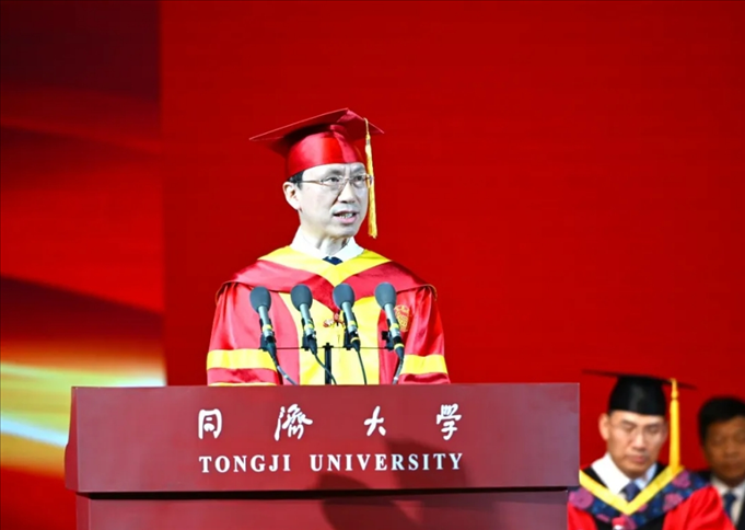 同濟(jì)大學(xué)校長、中國工程院院士鄭慶華