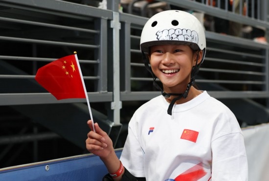 5月16日，巴黎奧運會資格系列賽上海站滑板女子碗池預(yù)賽在上海舉行。圖為鄭好好在比賽后慶祝，她在預(yù)賽中最佳成績?yōu)?1.73分。新華社記者 王楷焱 攝