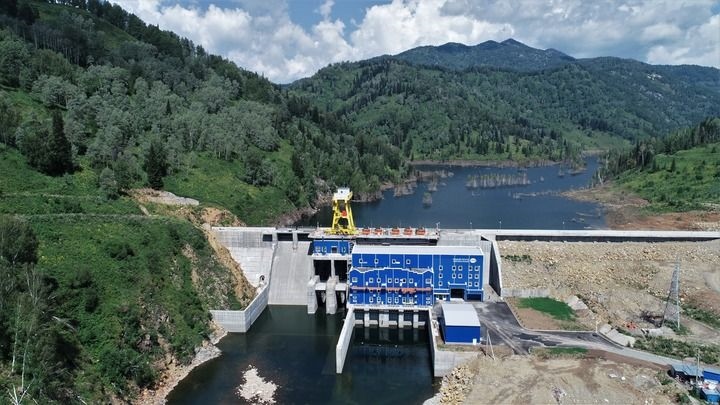 這是2021年7月28日拍攝的哈薩克斯坦圖爾古孫水電站（無(wú)人機(jī)照片）。新華社發(fā)（奧斯帕諾夫攝）