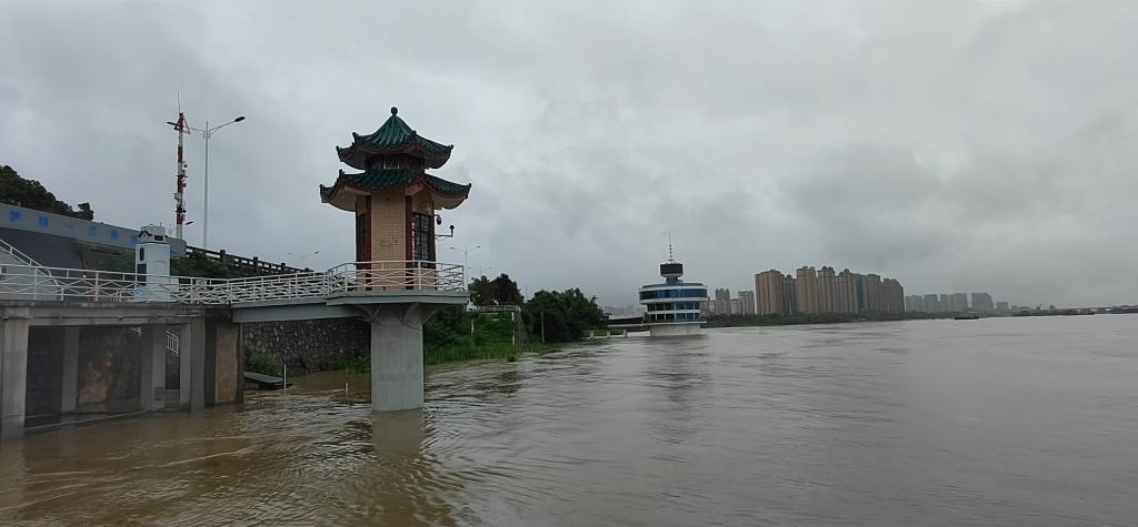 圖為洞庭湖的標(biāo)志性水文站城陵磯站，也被稱為洞庭湖及長江流域水情“晴雨表”。（湖南省洞庭湖水利事務(wù)中心供圖）