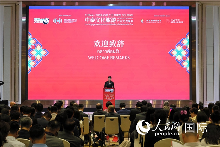 泰國文化部副部長普洛伊·塔尼庫發(fā)表演講。