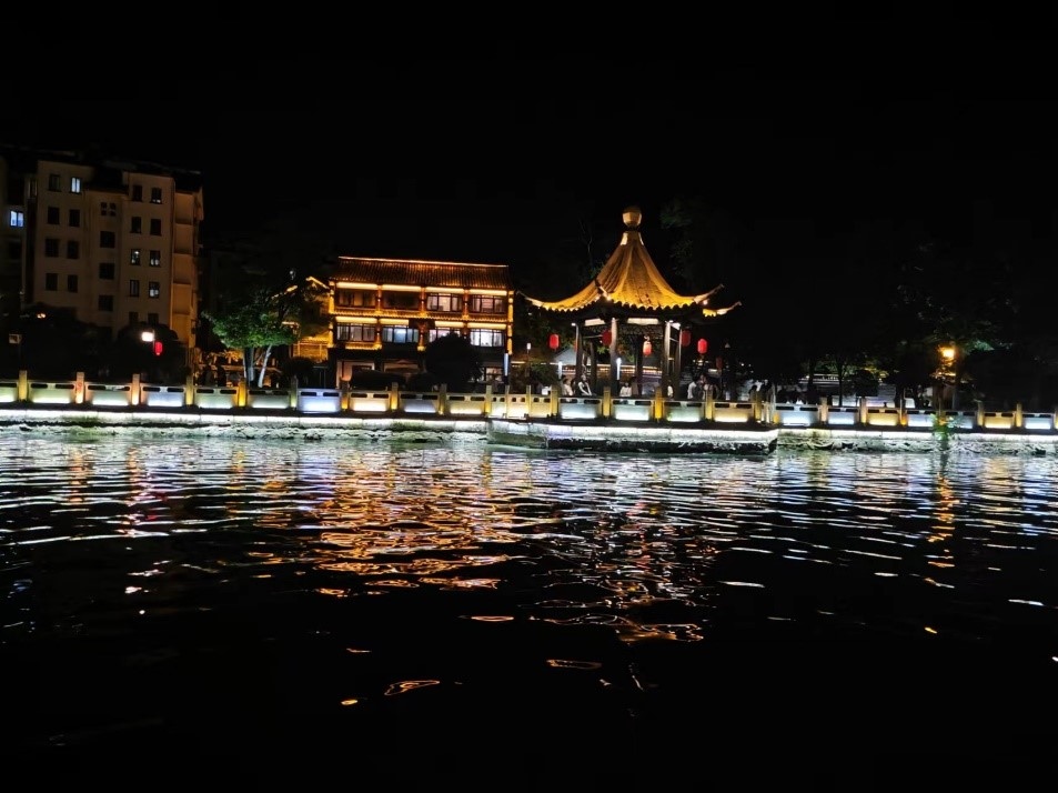 里運河文化長廊夜景。人民網(wǎng)記者 黃鈺攝