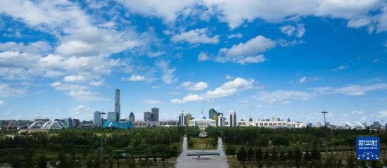 這是7月1日拍攝的哈薩克斯坦首都阿斯塔納的天際線。新華社記者 王建華 攝
