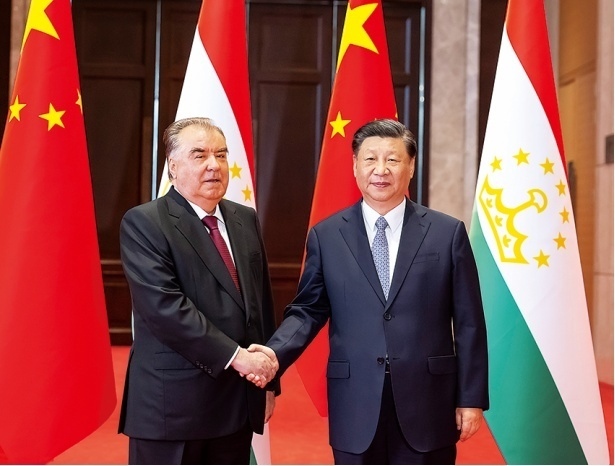 2023年5月，國(guó)家主席習(xí)近平在西安同來(lái)華出席中國(guó)—中亞峰會(huì)并進(jìn)行國(guó)事訪問(wèn)的塔吉克斯坦總統(tǒng)拉赫蒙會(huì)談。新華社記者 丁海濤 攝