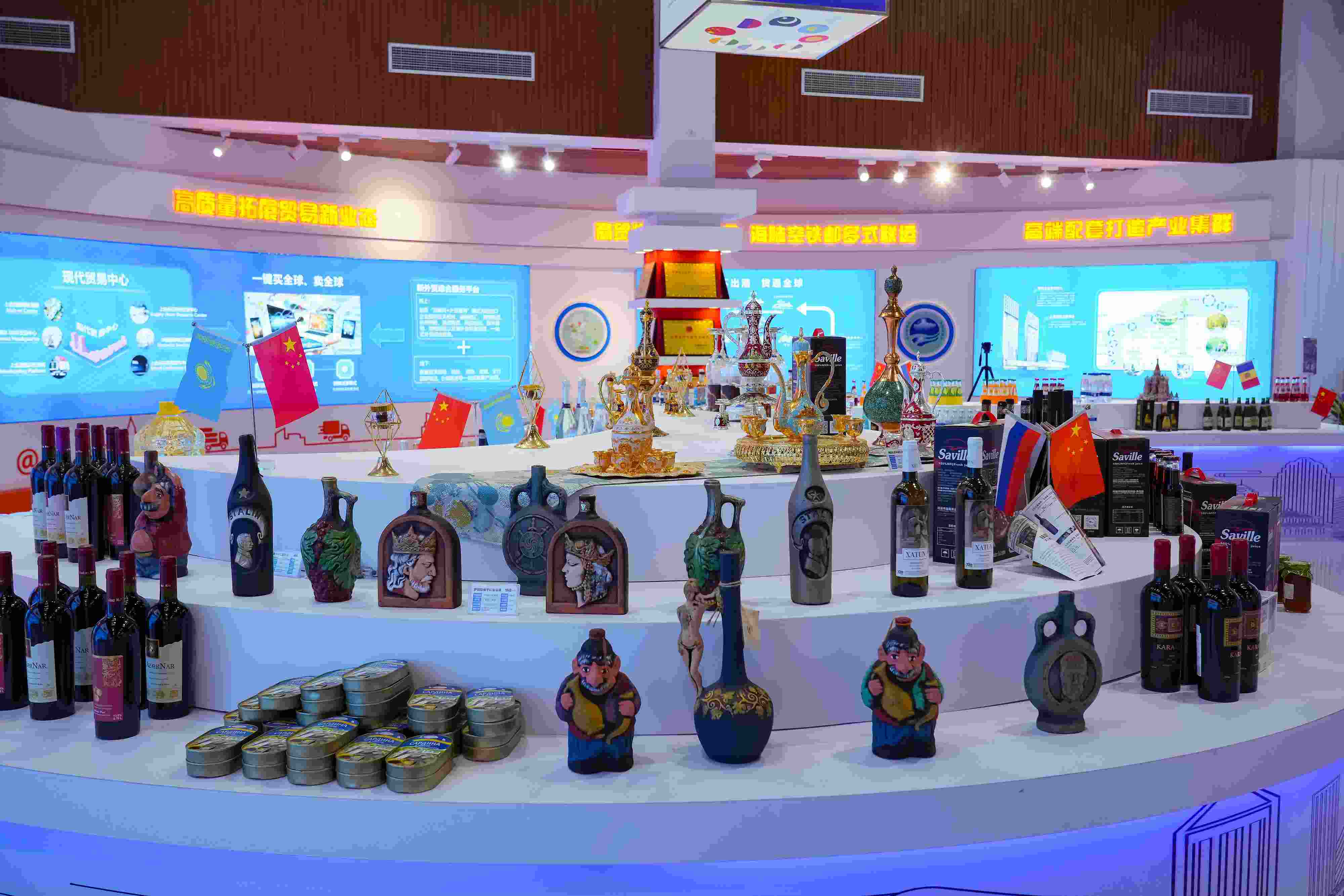 2022年10月19日，青島，上合示范區(qū)展出的上合組織國家特色商品。