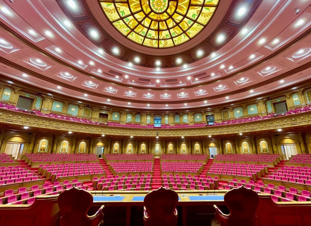 這是在杜尚別拍攝的塔吉克斯坦議會大樓內(nèi)景。