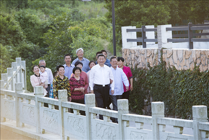 2015年5月25日，習(xí)近平總書記在浙江省舟山市定海區(qū)干覽鎮(zhèn)新建社區(qū)視察。