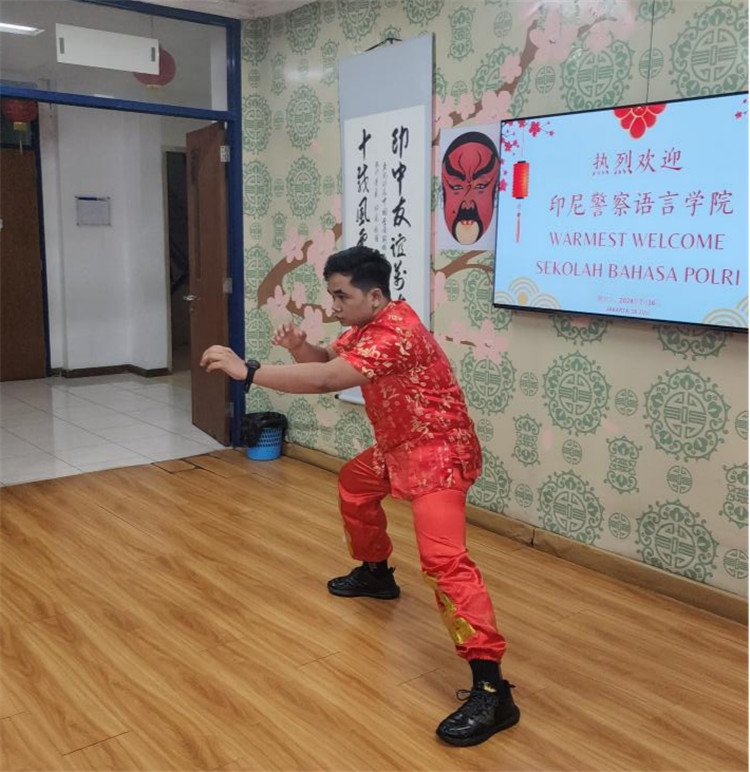 警察學(xué)員表演武術(shù)?；顒?dòng)主辦方供圖