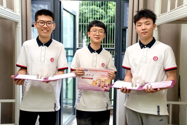 王子源（左）、母翰堯（中）、郭洋君（右）。清華大學(xué)供圖